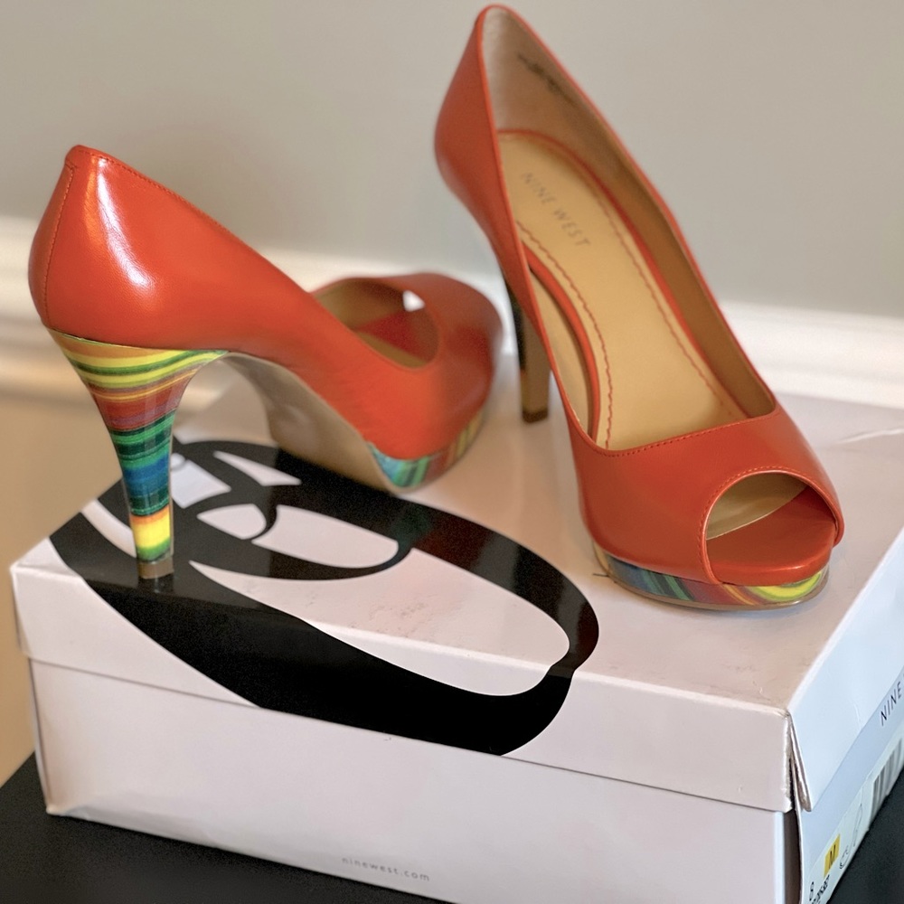 Nine West Dark Orange pep toe shoes.  Size 8M NWT.
